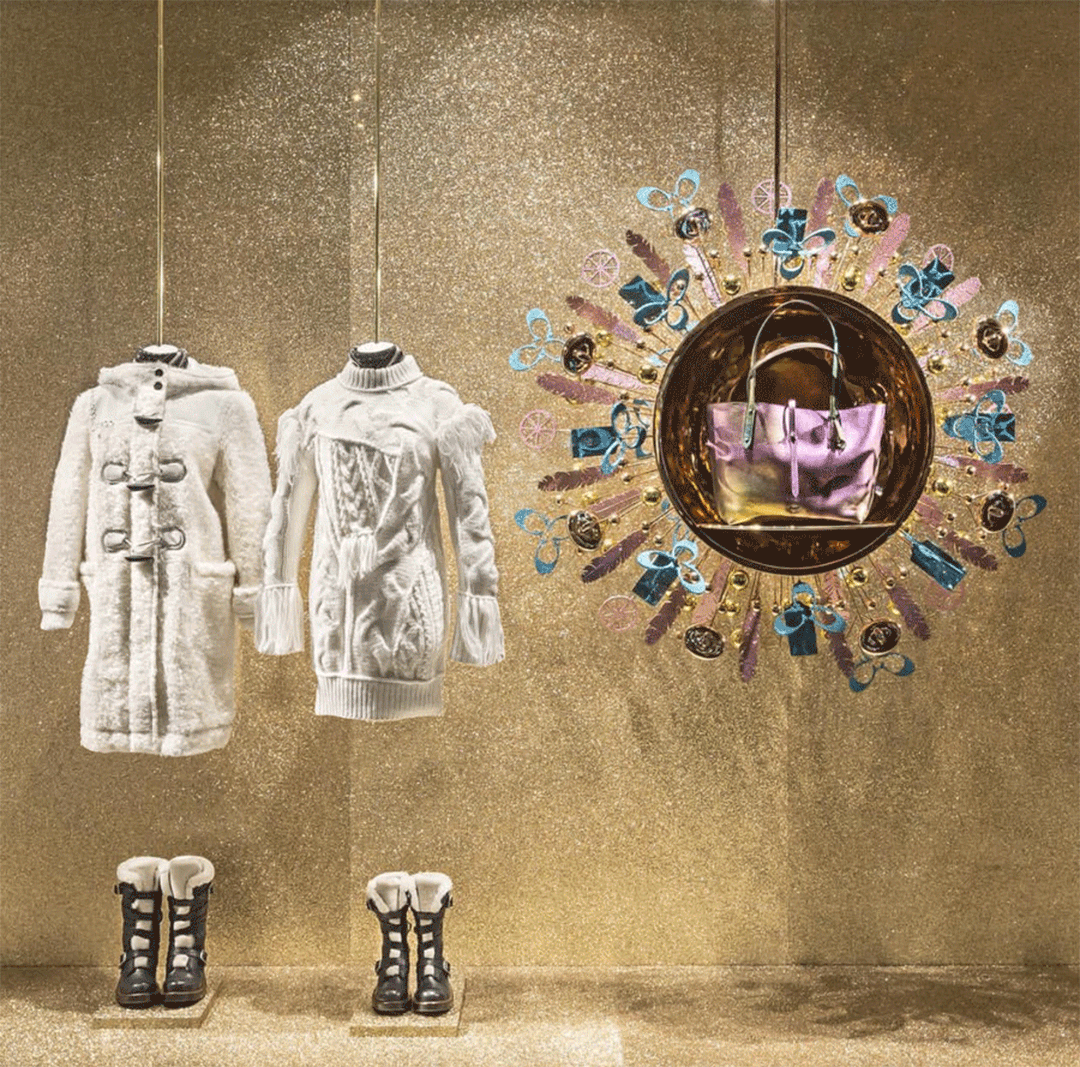 coach -shopping-window-xmas