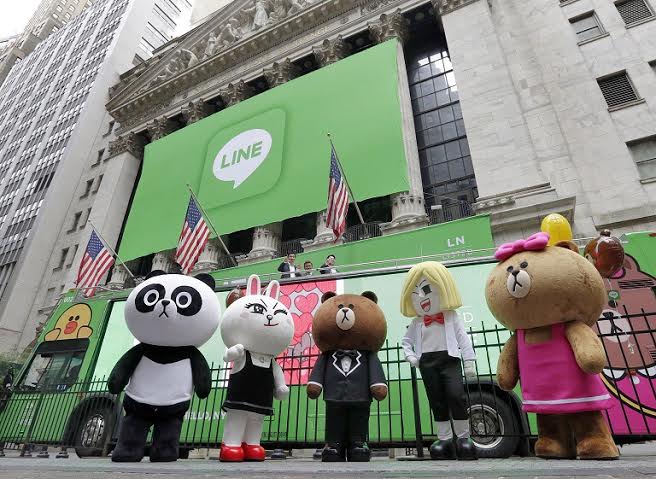 圖:Line上市,在紐約證交所前拍照。